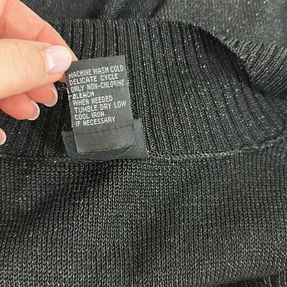 Torrid Black Shimmer Short Sleeve V-neck Top Size 4 - Picture 5 of 7